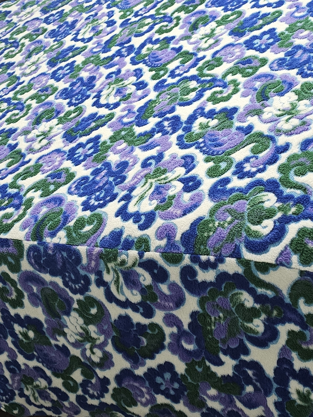 Vintage Floral Jacquard Bedspread Plush Vibrant Colors